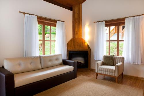 1 double bed, 1 twin bed, 2 sofa beds