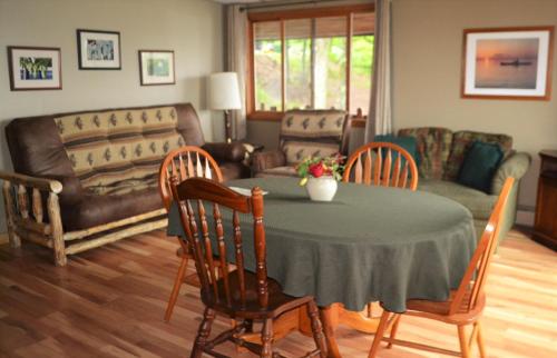 AJ's Lodge and Oven in Bergland