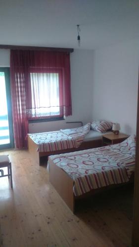  House Duka apartman in 53250 Donji Lapac
