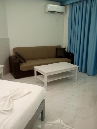 Callinica Hotel - image 2