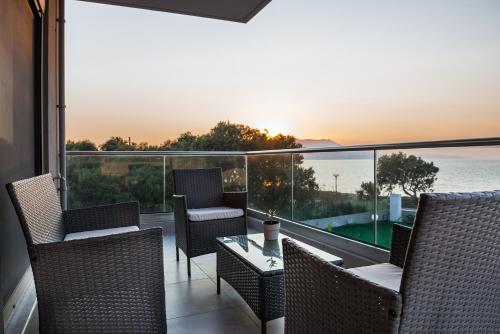 Balcony/terrace, Niovi Seaside Suites near Camping Nopigia