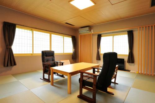 room detail thumbnail 1