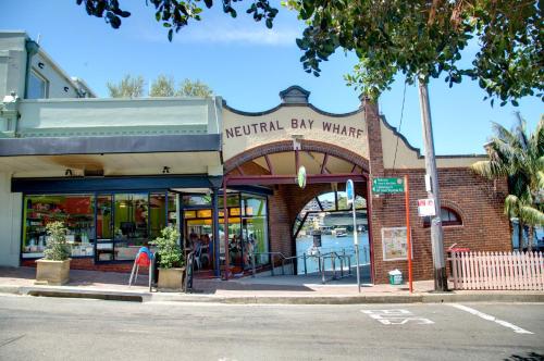 Restaurant, Neutral Bay Lodge in Mosman