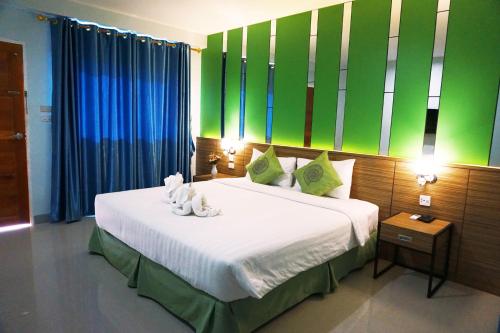 Saint Tropez Resort in Leam Sadej Beach