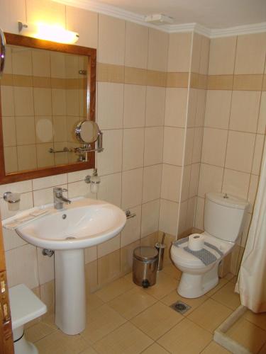 Akroyali Hotel & Villas - image 7