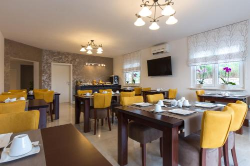 Restaurant, B&B Villa Maris in Krk Island
