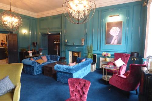 Hallgarth Manor House - image 11