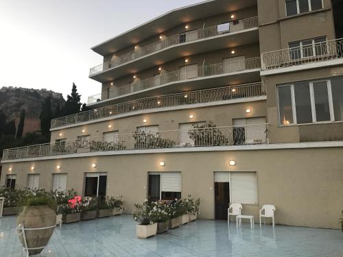 Hotel Mediterranée - image 8