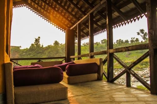 Prakriti Aalay - Riverside Mountain View Boutique Eco Resort