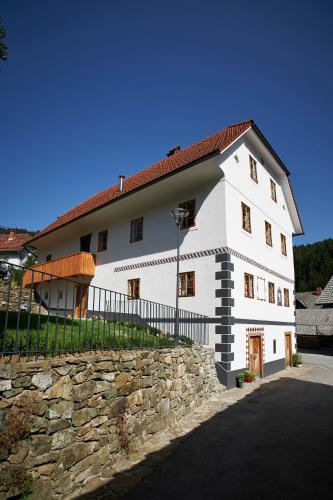 Зовнішній вигляд готелю, Juvanova hisa - Apartments and Rooms in Луце