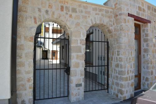 Apartments Kapetanovina - image 2