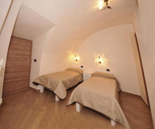 Flower House - image 4