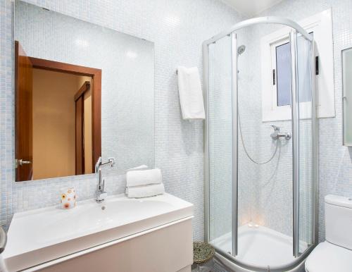 Apartments Barcelona & Home Deco Viladomat - image 3