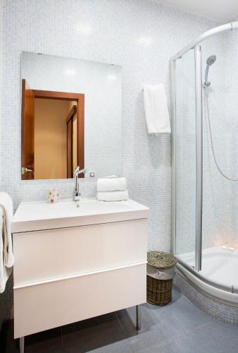 Apartments Barcelona & Home Deco Viladomat - image 14