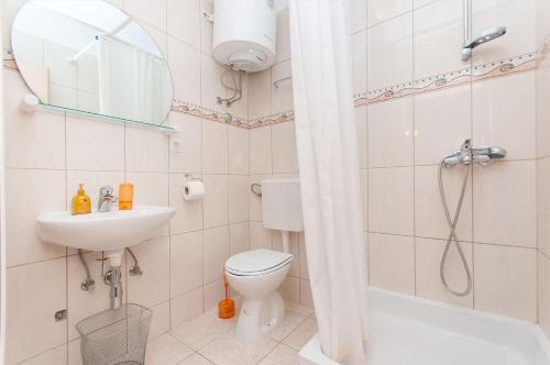 Apartments and rooms SaNja Vodice