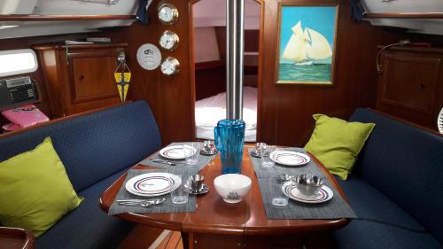  Boat at Lisbon - Seehund in Lissabon