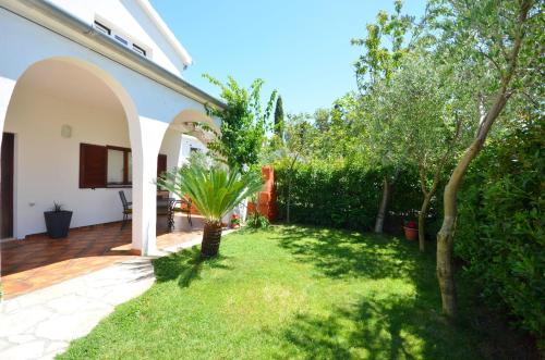  Apartments Ivana in Starigrad-Paklenica