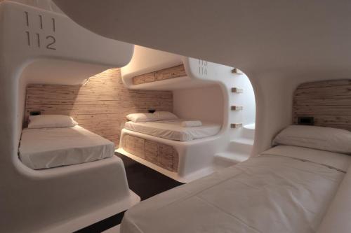 มายโคคูน โฮสเทล (MyCocoon Hostel) in มีโกนอส