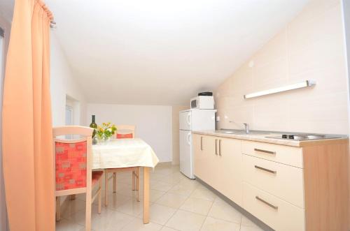 One-Bedroom Apartment image 6