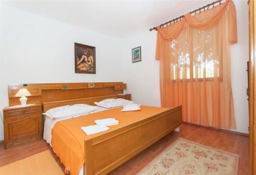 Apartment Maksim - image 11