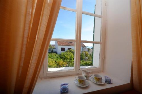 One-Bedroom Apartment image 6