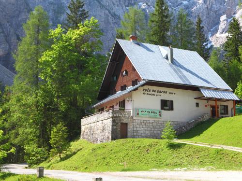 PLANINSKA KOČA NA GOZDU - image 3