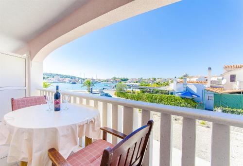 One-Bedroom Apartment - First Floor room in Apartments Tiho i Pave