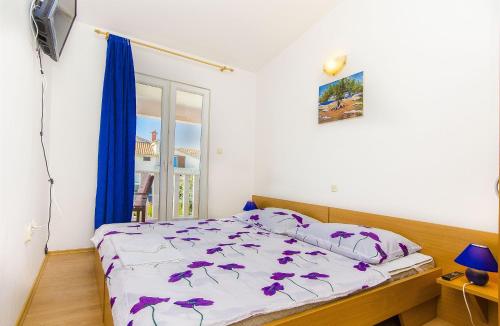 One-Bedroom Apartment with Balcony image 6
