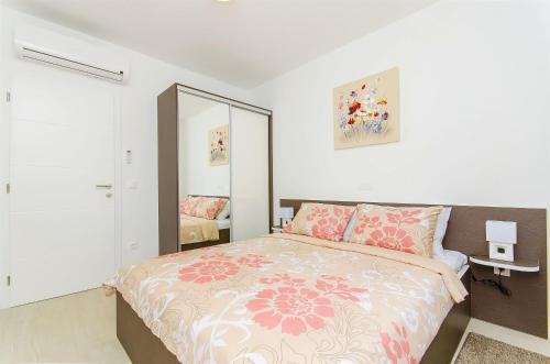 Apartments Villa V