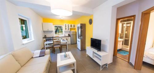  Apartments Denis in Klek