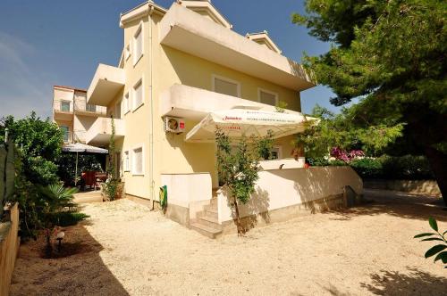  Apartments Blazenka, Pension in Trogir