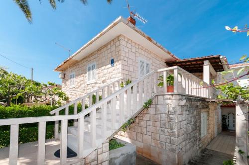  Apartment Mandalena in Supetar