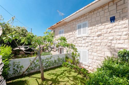  Apartment Mandalena in Supetar