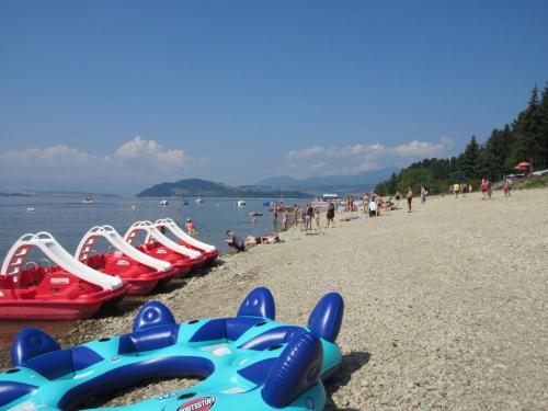 ชายหาด, Chata Liptovská Mara (Chata Liptovska Mara) in ลิปตอฟสกี ตรโนเวซ