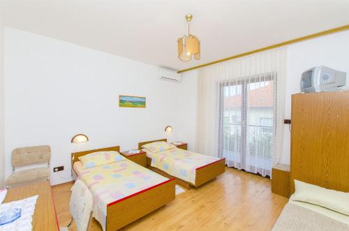 Apartments and Rooms Iva - image 8