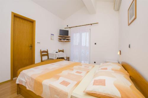 Apartments and Rooms Iva - image 11