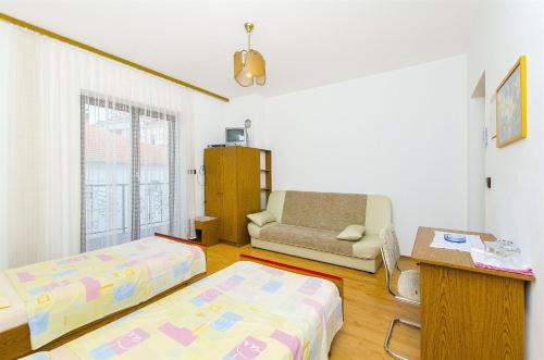 Apartments and Rooms Iva - image 9