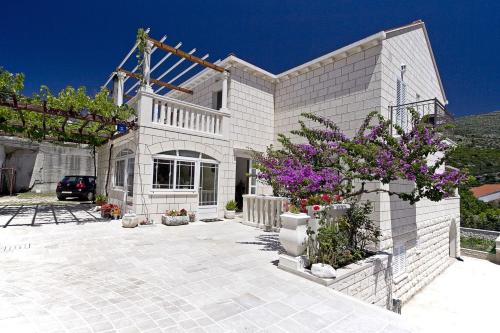  Apartments and Rooms Nine in Slano