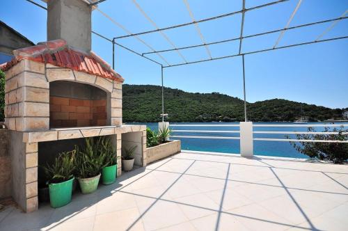  Apartments Slavica in Ubli