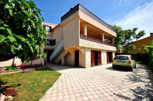  Apartment Dijana in Povljana