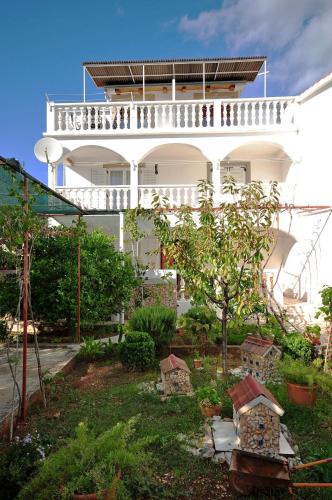  Apartments Franka in Rogoznica