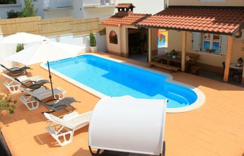 Apartment Darija with private pool