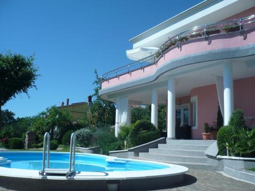  Apartments Josip in Opric