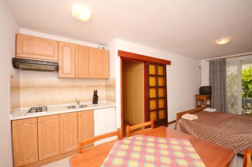 One-Bedroom Apartment image 4