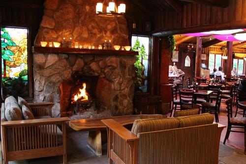 Big Sur River Inn