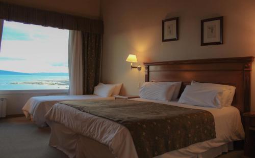 1 double bed, 1 twin bed