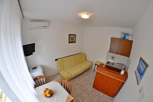  Apartment and Rooms Ruža in Banjol