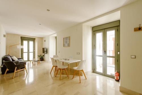 Azo1E Bright apartment heart of downtown, Sevilla