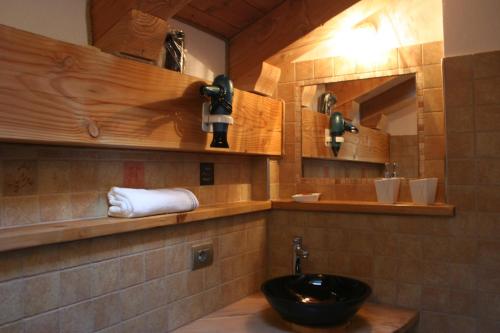 Bathroom, La locanda del Mulino in Pollein