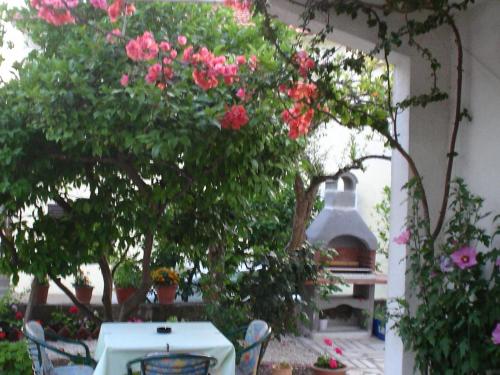  Apartment Drvenik Donja vala 304a, Pension in Drvenik bei Duge Njive